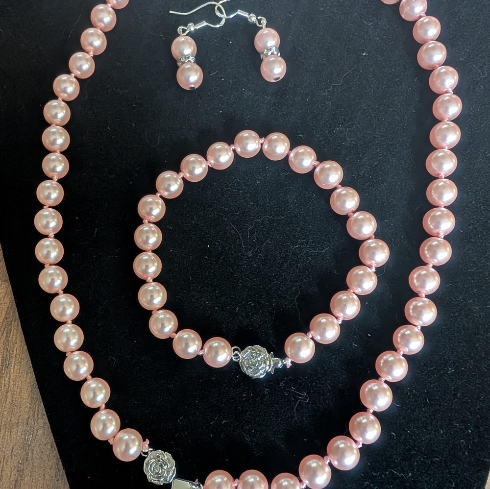 Vintage Pink Shell Irridiscent Beads Faux Pearl Necklace Bracelet Earring Set